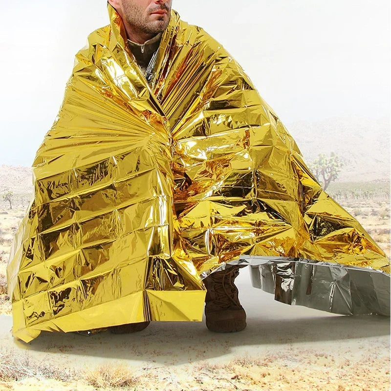 Emergency survival blanket for outdoor rescue